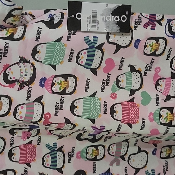 NWT Scrub Top Christmas Ladies *O3 - Picture 2 of 4